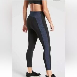 Athleta Ultimate Stash 7/8 tight